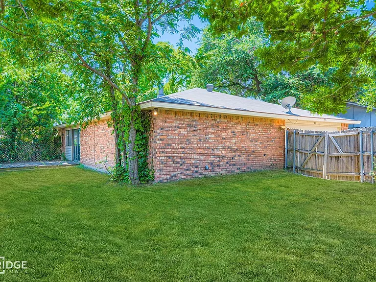 9117 Fairmont Cir — Photo 26