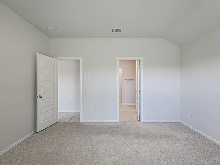 1919 Rolling Ridge Dr — Photo 14