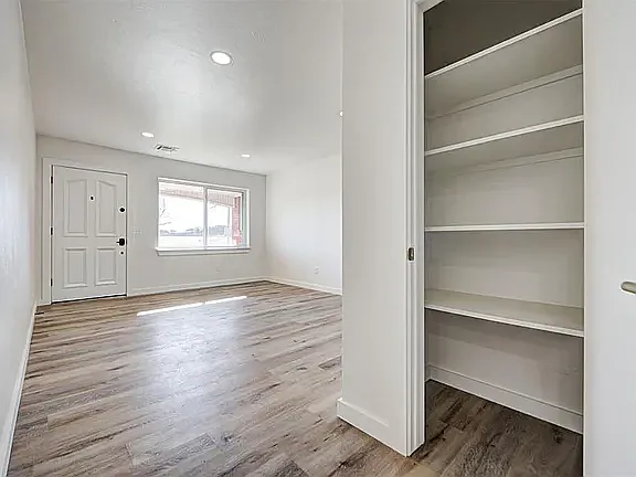1605 S Broadway Ave — Photo 10