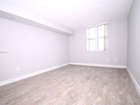 5th image of 117 NW 42nd Ave APT 706