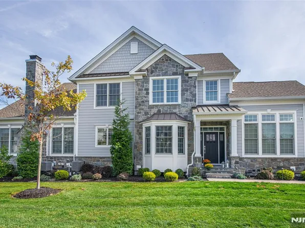 28 Spring Wolf Trl, Franklin Lakes, NJ 07417