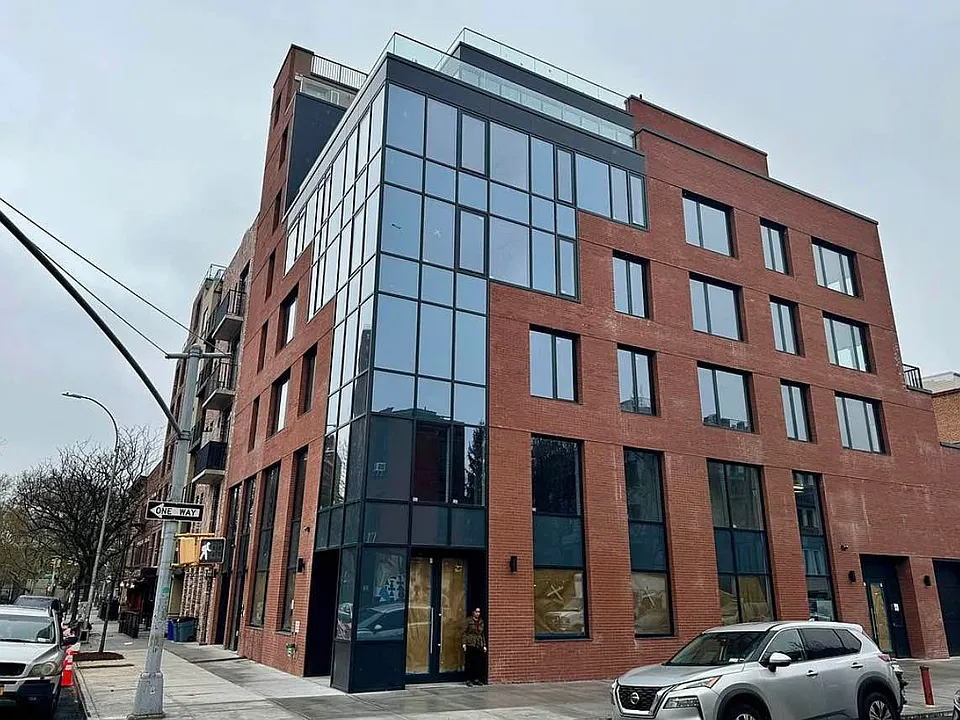 321 Franklin Ave #4A