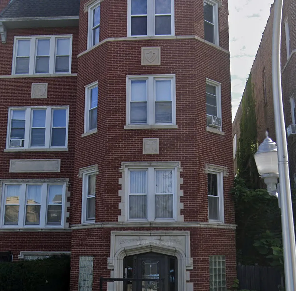 4 bed, 1800 sqft, $1,800 — Photo 1