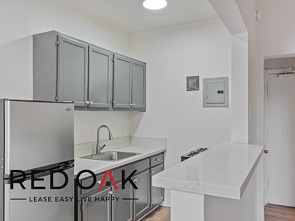 5th image of 516 1/4 N Harvard Blvd #209