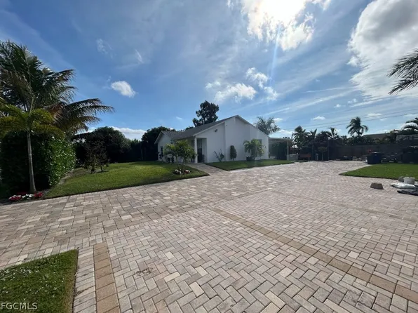 18464 Iris Rd, Fort Myers, FL 33967