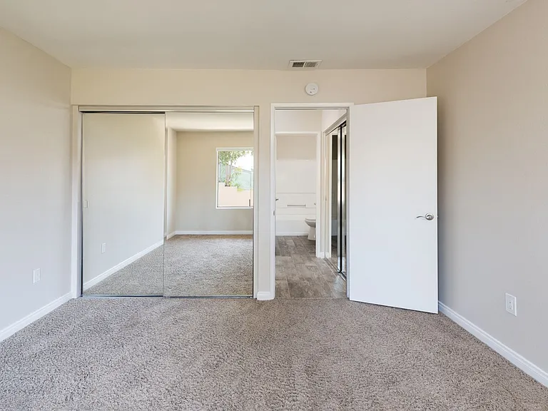 Viewpoint Luxury Apartments — Photo 3