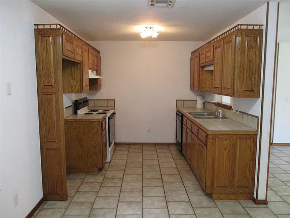 5th image of 607 North Dr