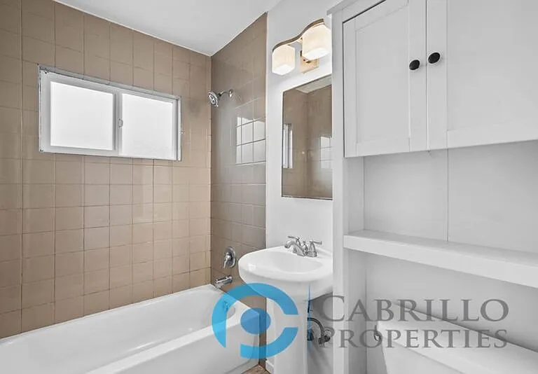 2110 Bacon St #8 — Photo 13