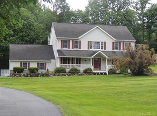 12 Corral Dr, Mahopac, NY 10541