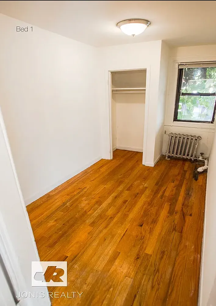 223 East 35th Street — Photo 2