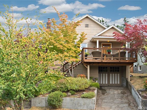 Charming light filled Wallingford Craftsman