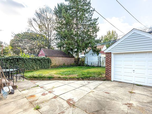 3rd image of 85-06 251st St