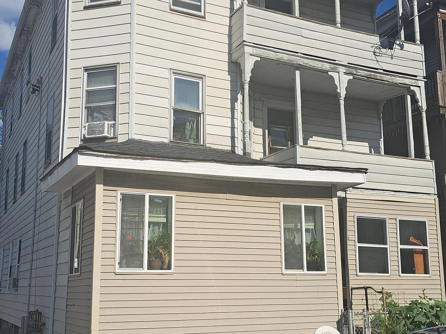 3 bed, 1350 sqft, $2,195 — Photo 2