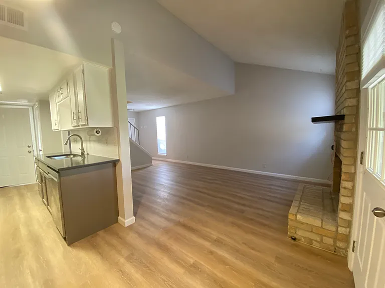 8812 Clearbrook Trl #B — Photo 9