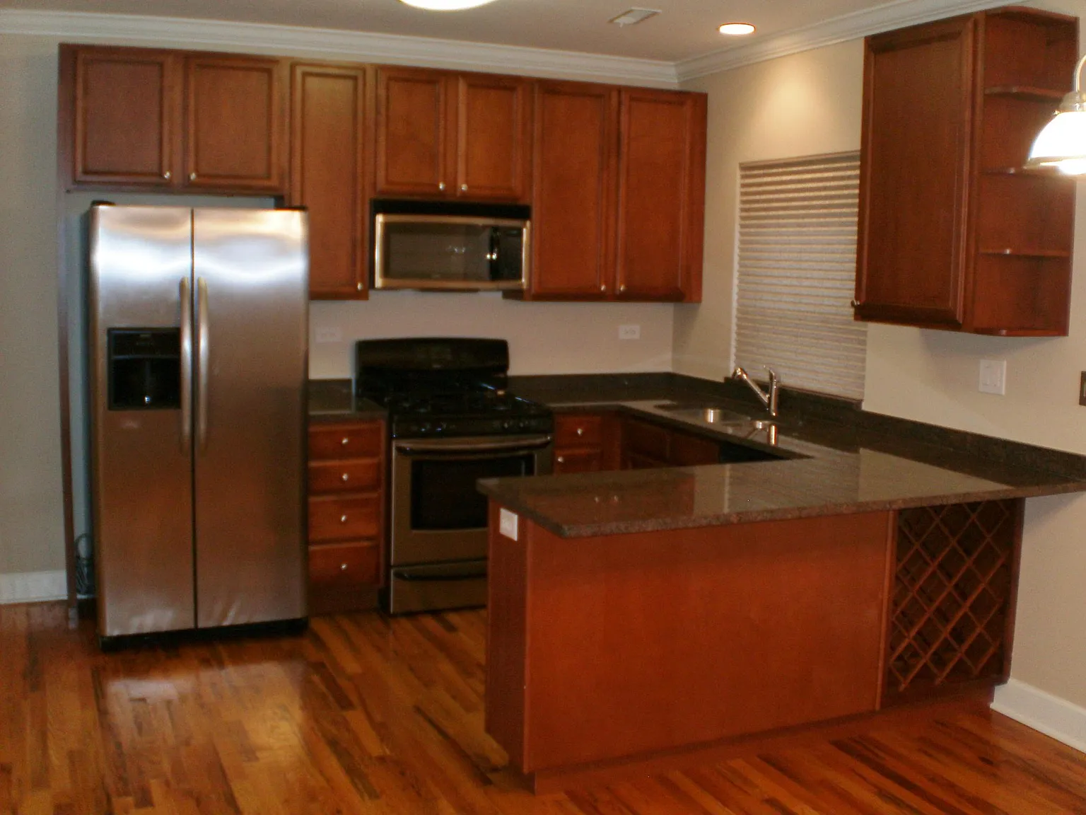 2 bed, 1100 sqft, $2,100 — Photo 4