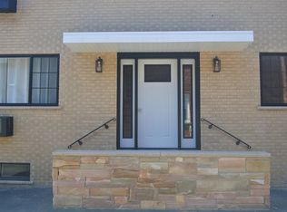 1121 Waukegan Rd #1, Deerfield, IL 60015