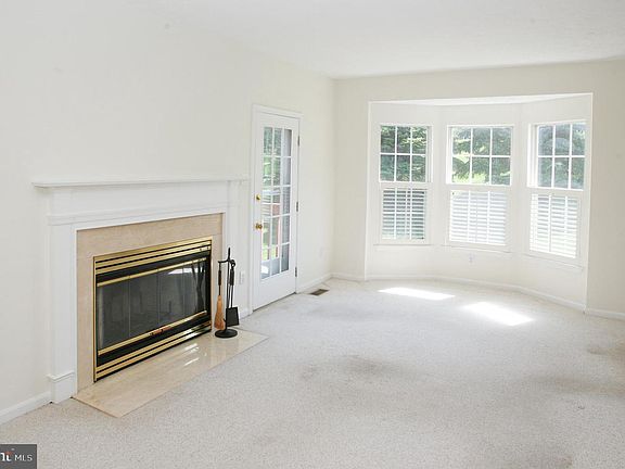 4th image of 910 Glen Falls Ct