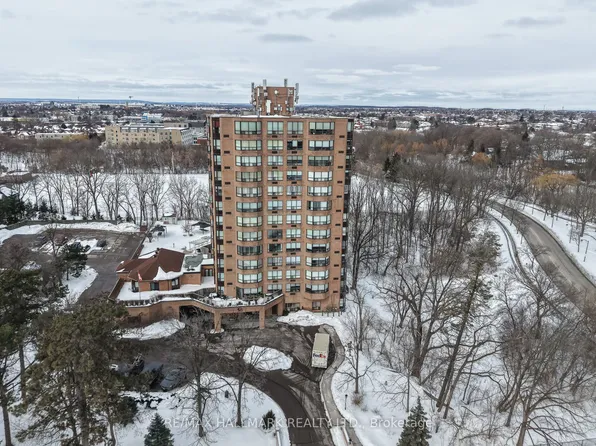 58 Church St E #402, Brampton, ON L6V 4A8