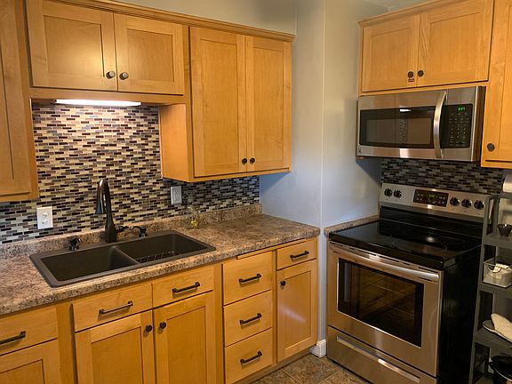 3rd image of 1020 Marquette Ave