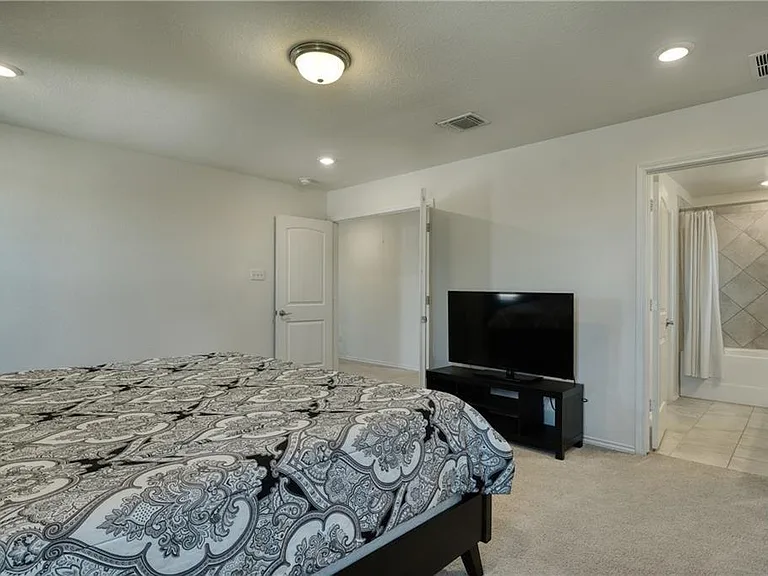 521 Bradford Ln — Photo 46