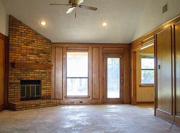 3rd image of 2308 Lovell Ct