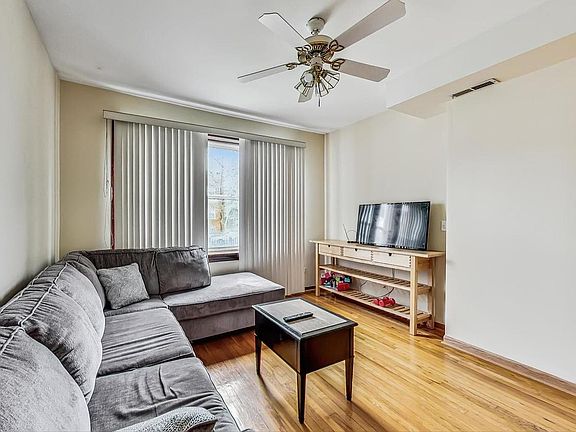 3rd image of 3923 N Spaulding Ave #1