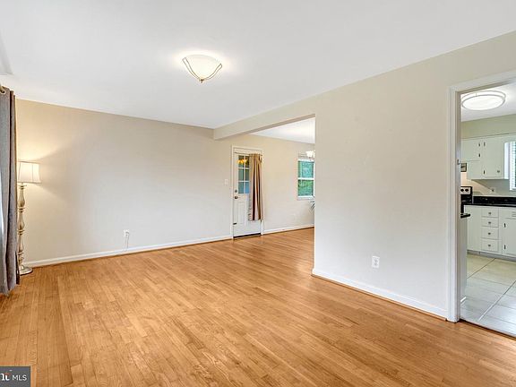2nd image of 5804 Channing Rd