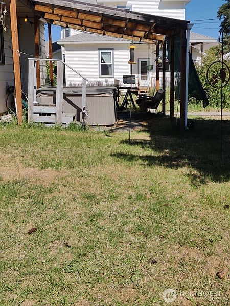 3rd image of 711 Washington