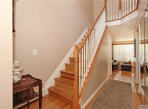 2nd image of 62 Cobbleridge Ln