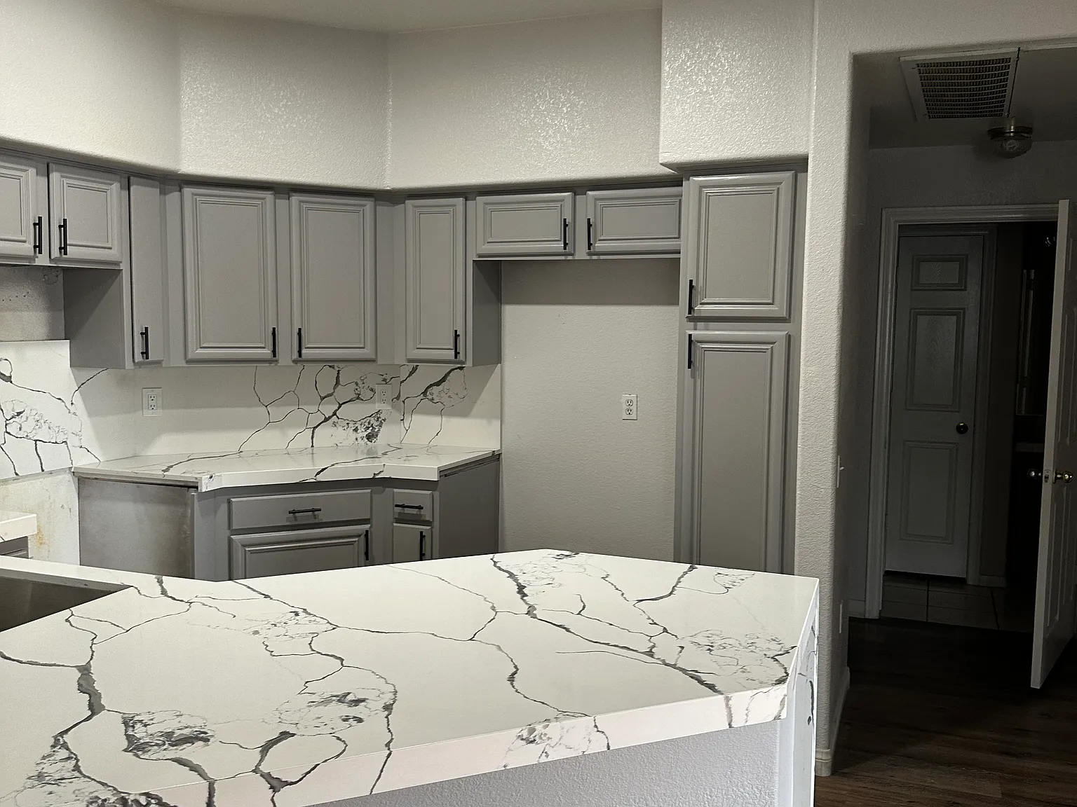 2 bed, 1070 sqft, $1,500 — Photo 2