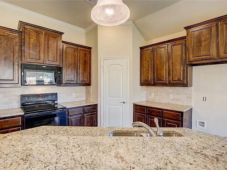 2100 McCallister Dr — Photo 27