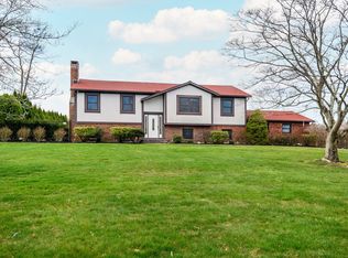 14 Rolf Dr, Danbury, CT 06810