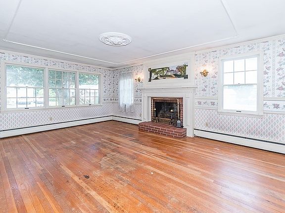 5th image of 16 Westmont Cir