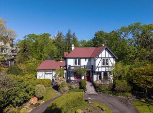 1648 Rockland Ave, Victoria, BC V8S 1W7