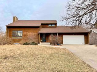 240 N 11th St, Hebron, NE 68370