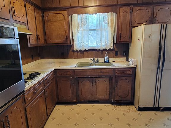 3rd image of 1150 Claylick Rd