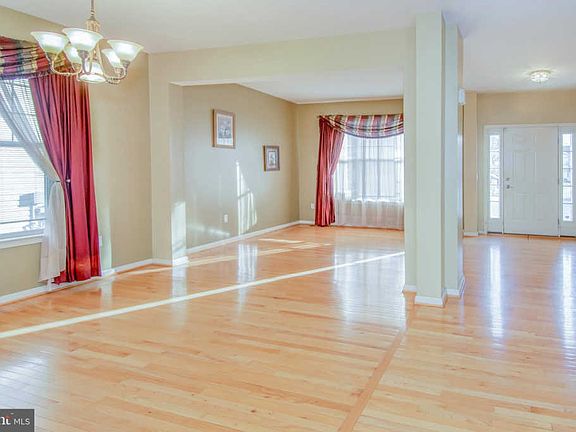 3rd image of 808 Anna Ln