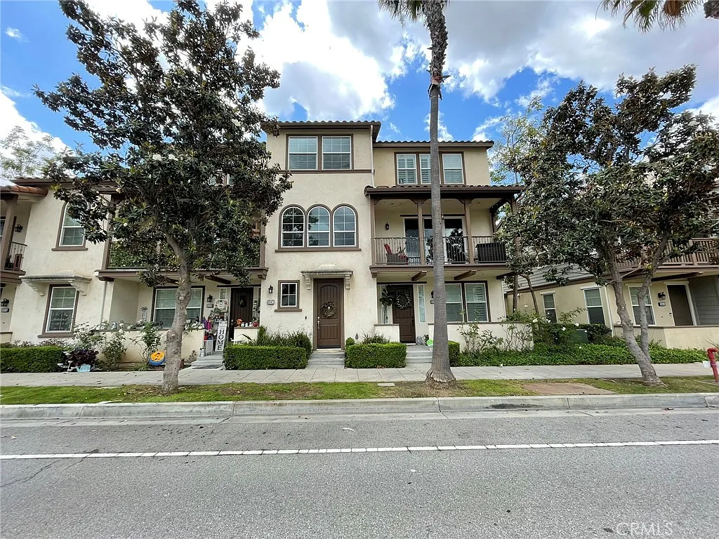 Building Photo - 810 E Promenade #C