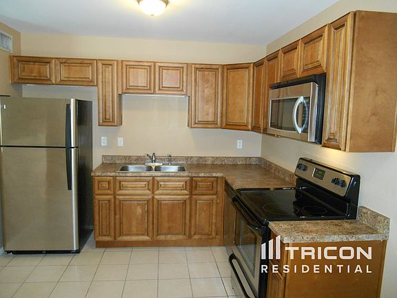 3rd image of 1843 E Emerald Ave