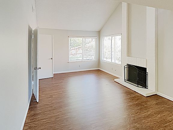 5th image of 130 Broadmoor Ct