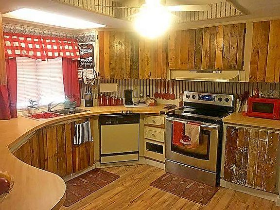3rd image of 60 Pickering Dr