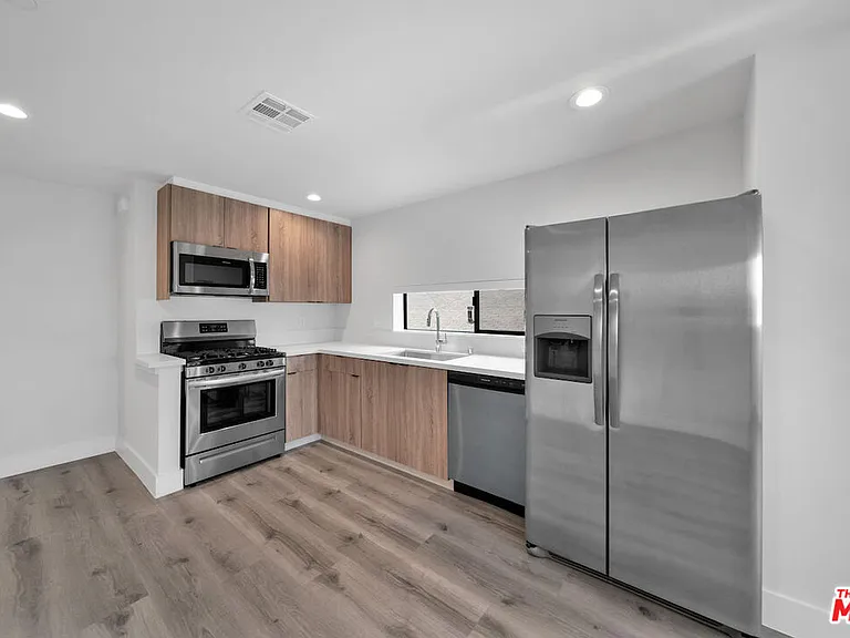 11524 Emelita St — Photo 8
