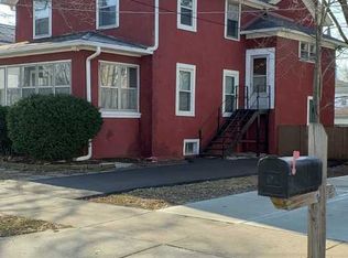 435 Avon St, Aurora, IL 60505