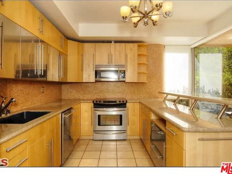 318 N Maple Dr #C106 — Photo 10