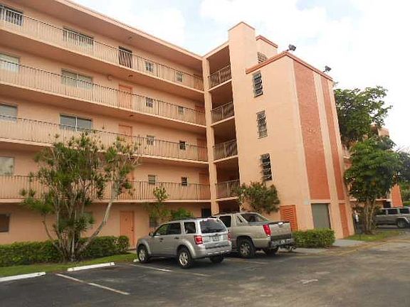 3rd image of 8560 N Sherman Cir APT 304
