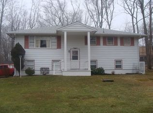 130 Sunrise Dr, Milford, PA 18337