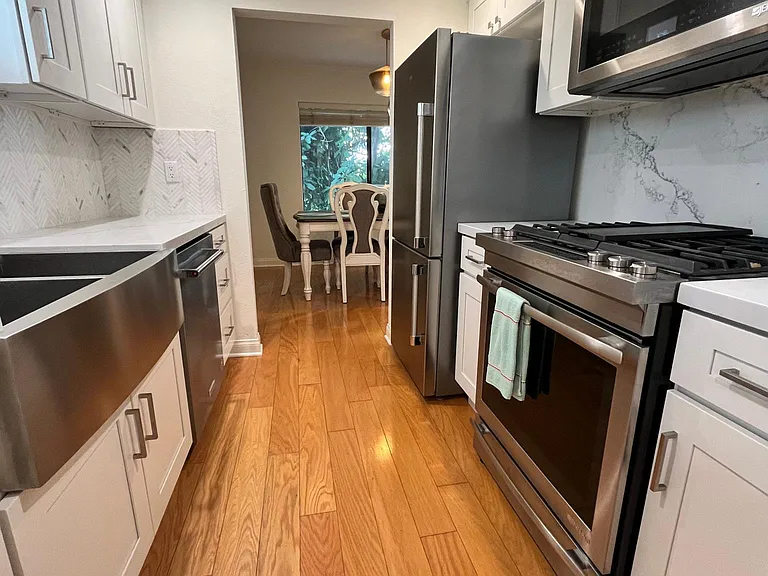 1910 Pelham Ave #4 — Photo 4
