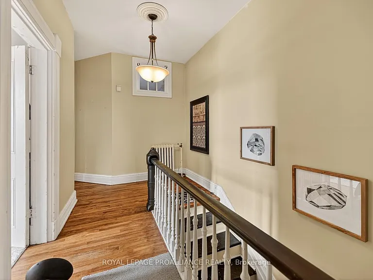 2 King St E #42 — Photo 3