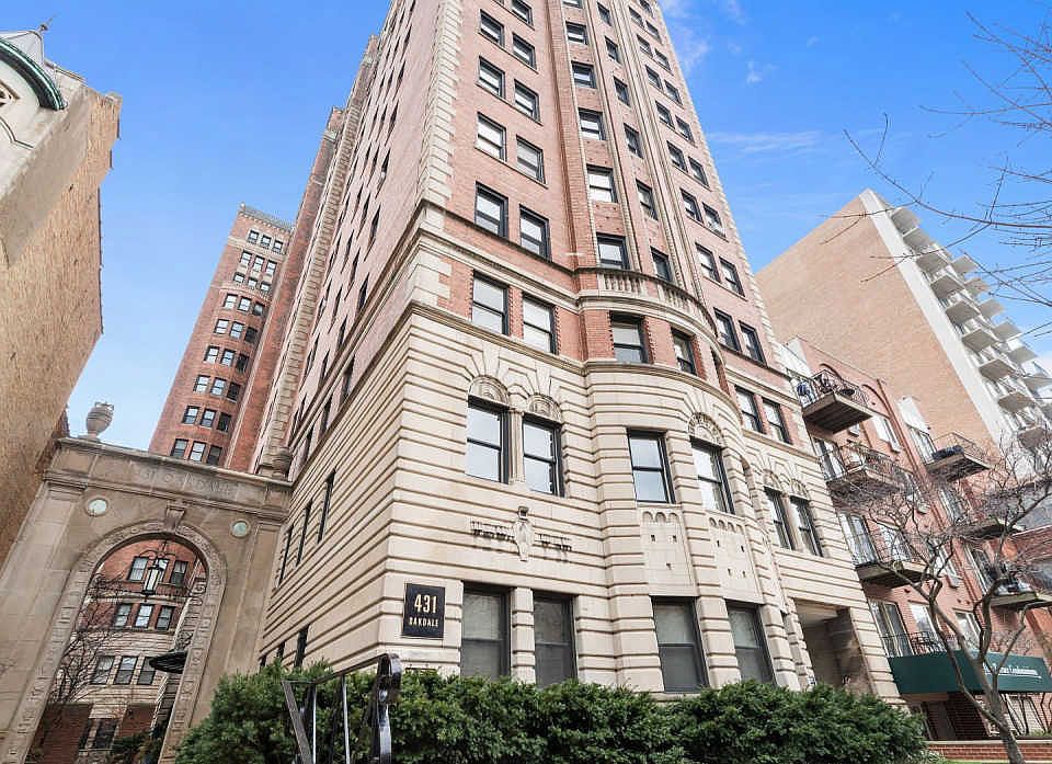 1st image of 431 W Oakdale Ave APT 5C