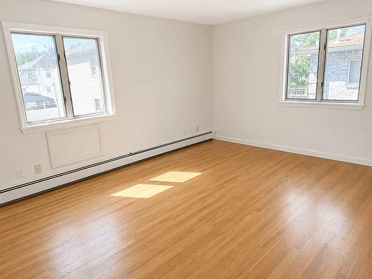 504 Westchester Ave — Photo 15